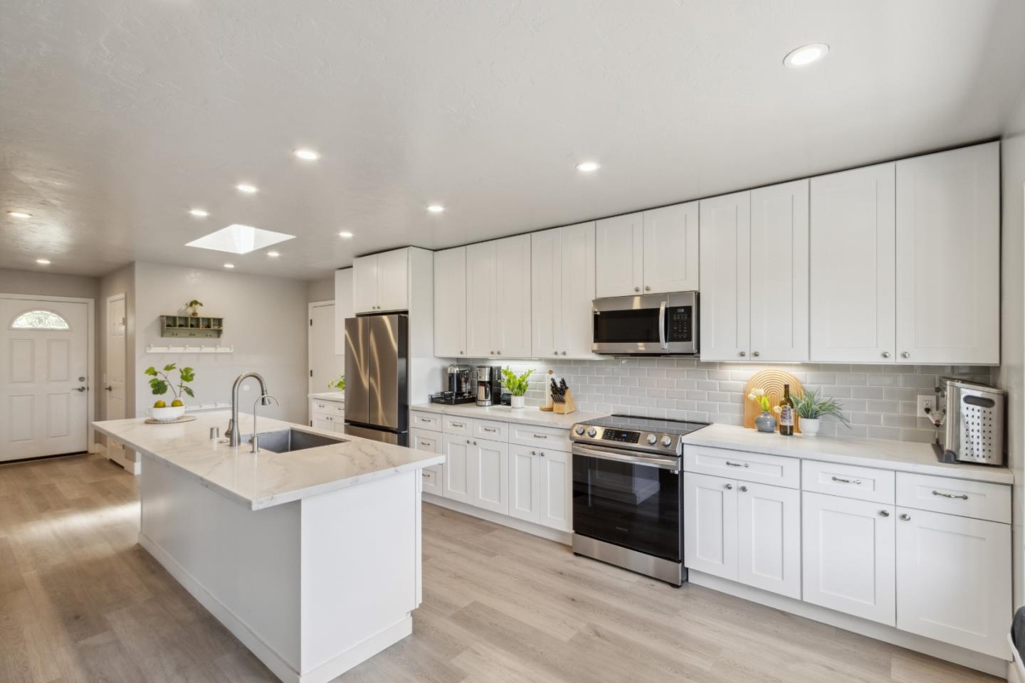 Detail Gallery Image 7 of 77 For 26045 Toro Rd, Salinas,  CA 93908 - 4 Beds | 2 Baths