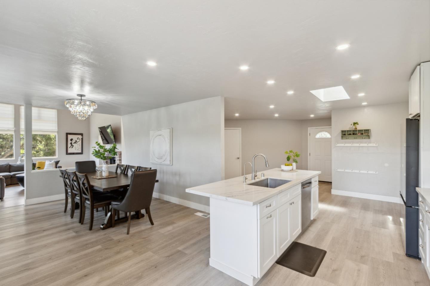 Detail Gallery Image 9 of 77 For 26045 Toro Rd, Salinas,  CA 93908 - 4 Beds | 2 Baths