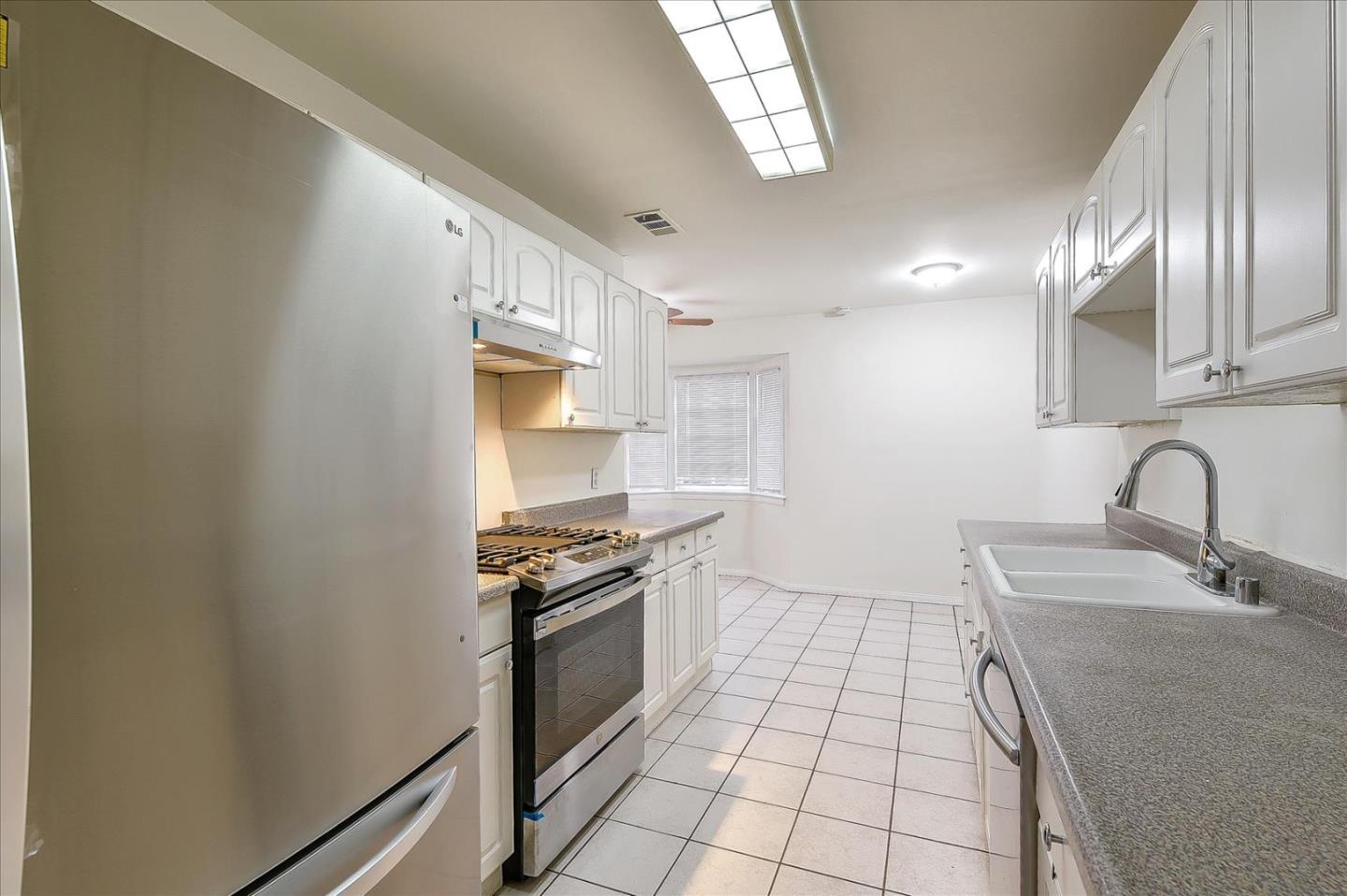 Detail Gallery Image 10 of 28 For 4298 Vineland Ave, North Hollywood,  CA 91602 - 3 Beds | 1 Baths