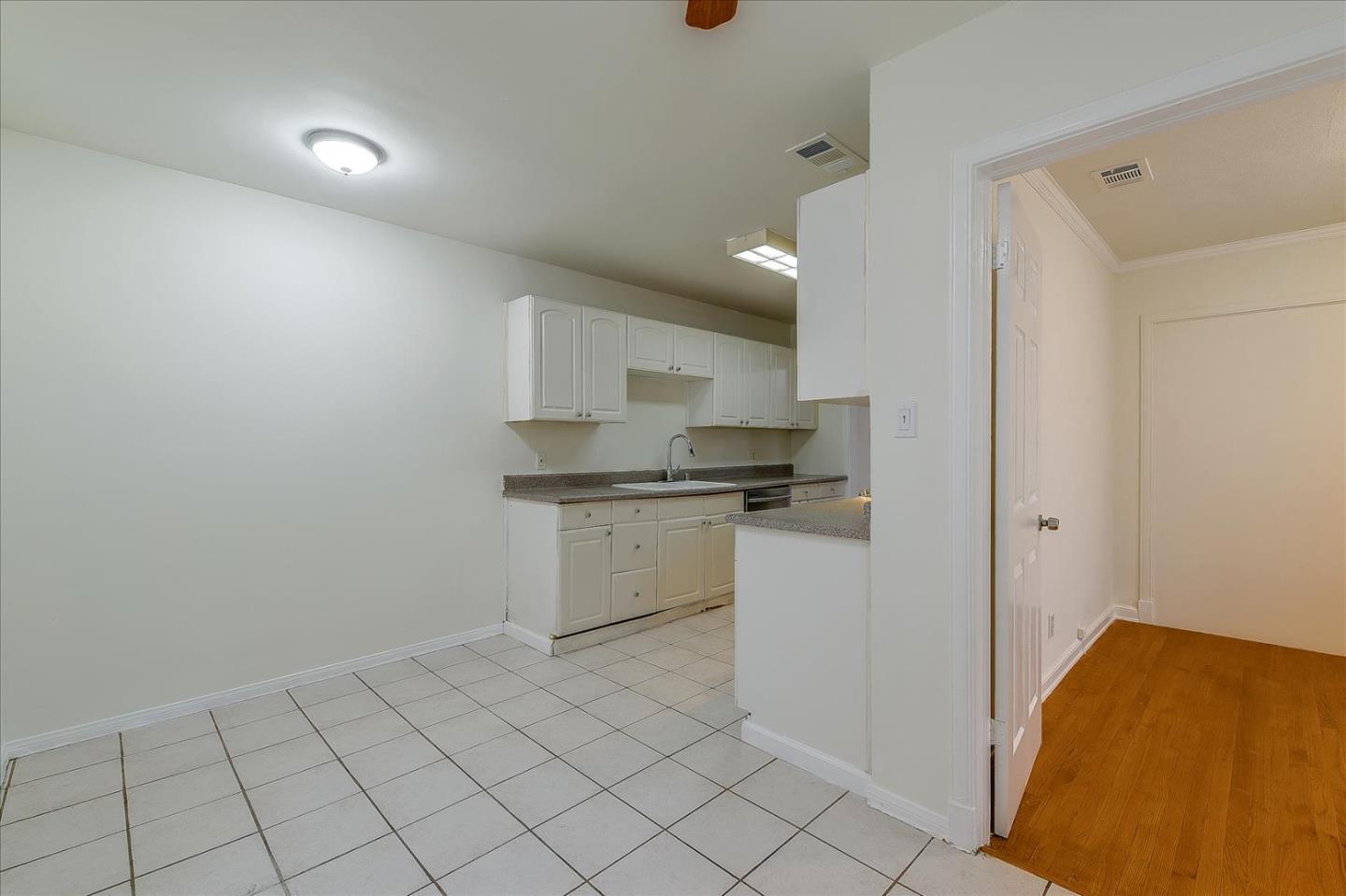 Detail Gallery Image 11 of 28 For 4298 Vineland Ave, North Hollywood,  CA 91602 - 3 Beds | 1 Baths