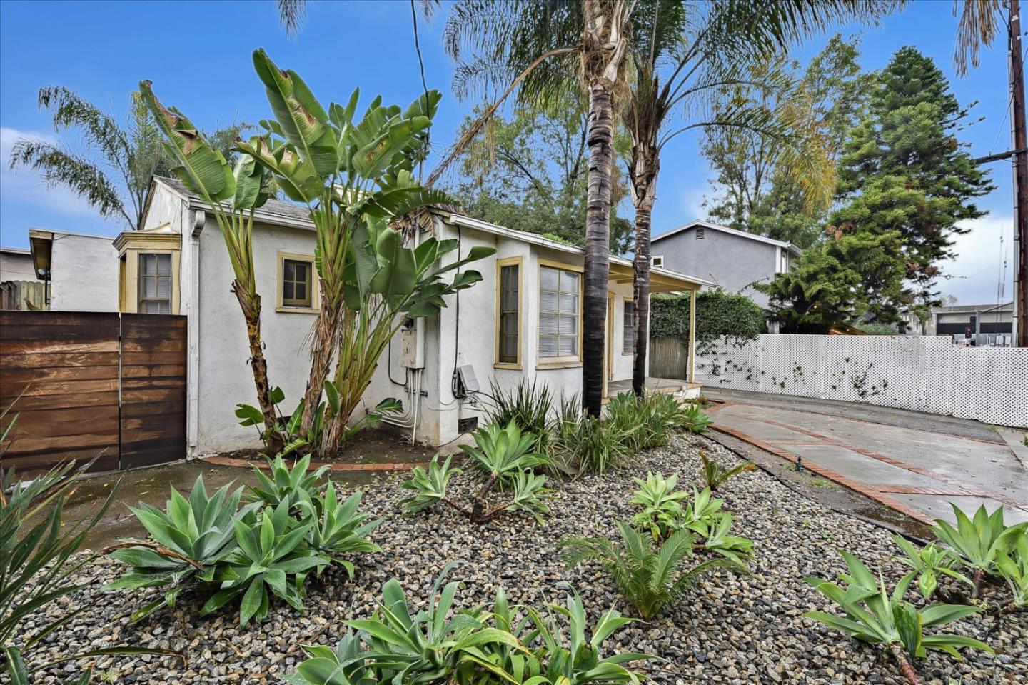Detail Gallery Image 2 of 28 For 4298 Vineland Ave, North Hollywood,  CA 91602 - 3 Beds | 1 Baths