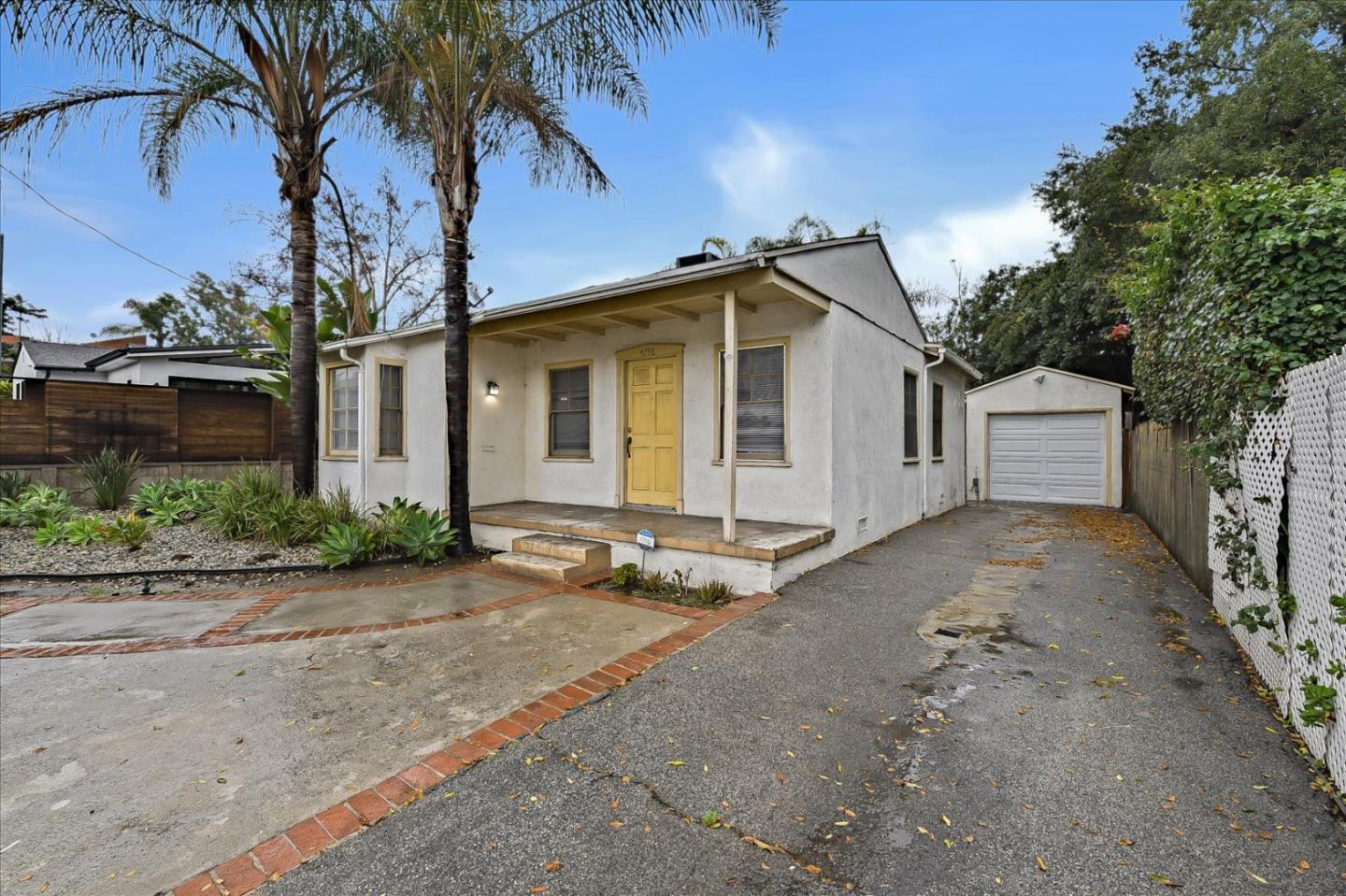 Detail Gallery Image 3 of 28 For 4298 Vineland Ave, North Hollywood,  CA 91602 - 3 Beds | 1 Baths