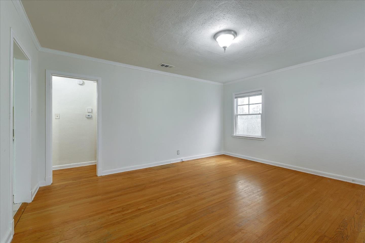 Detail Gallery Image 4 of 28 For 4298 Vineland Ave, North Hollywood,  CA 91602 - 3 Beds | 1 Baths