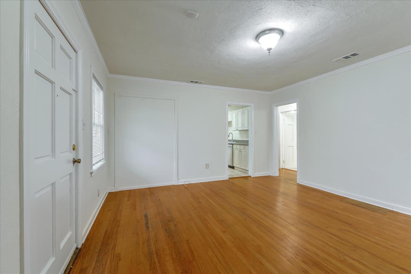Detail Gallery Image 6 of 28 For 4298 Vineland Ave, North Hollywood,  CA 91602 - 3 Beds | 1 Baths