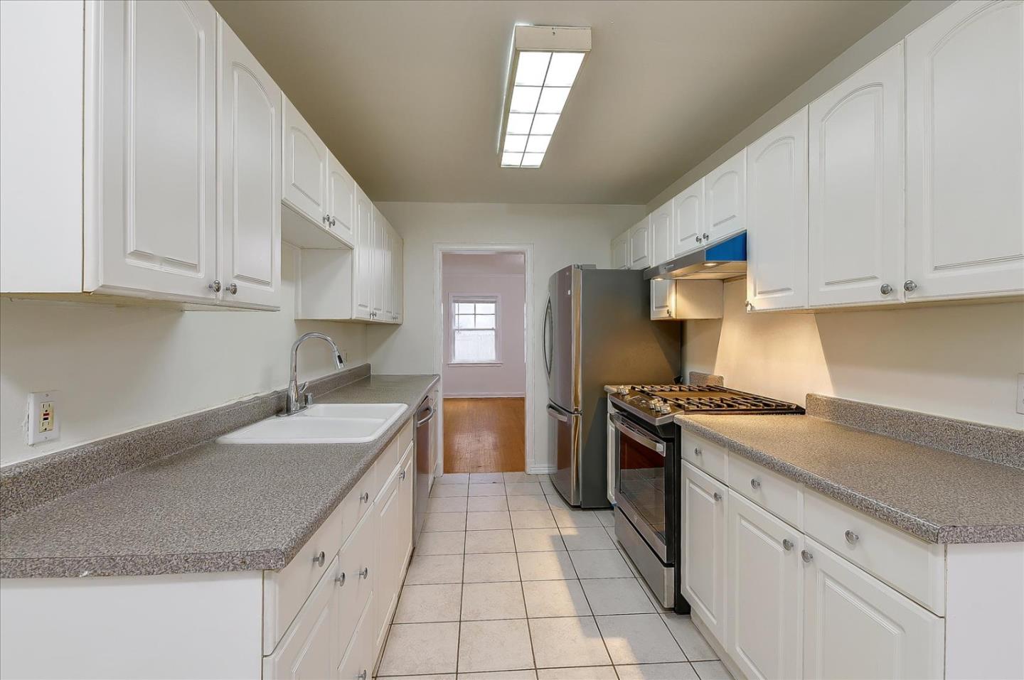 Detail Gallery Image 7 of 28 For 4298 Vineland Ave, North Hollywood,  CA 91602 - 3 Beds | 1 Baths
