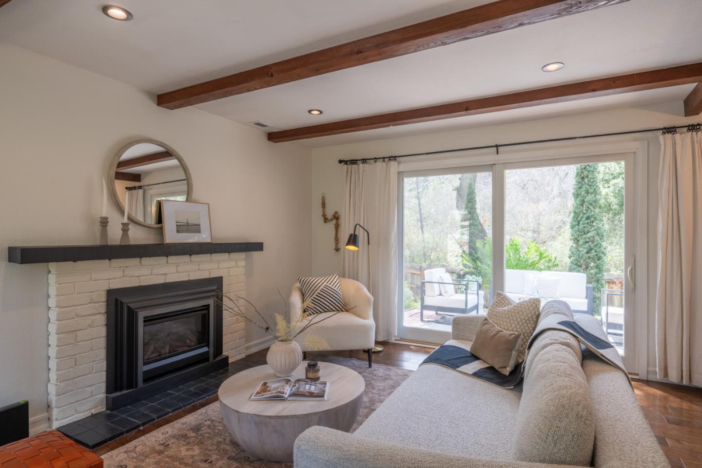 Detail Gallery Image 4 of 29 For 23 Paso Hondo, Carmel Valley,  CA 93924 - 2 Beds | 2 Baths