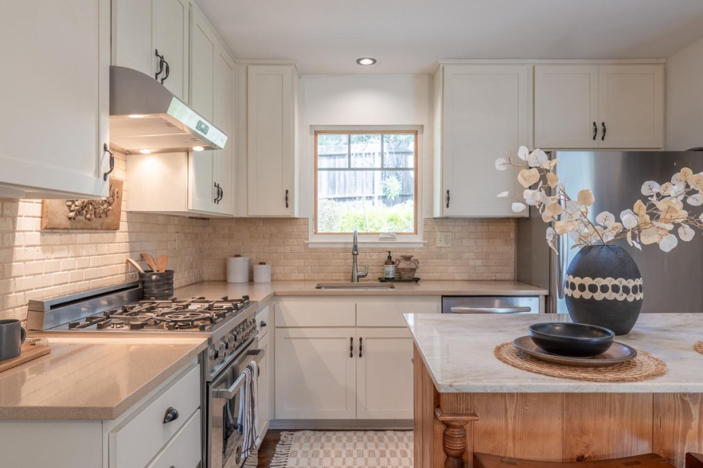 Detail Gallery Image 9 of 29 For 23 Paso Hondo, Carmel Valley,  CA 93924 - 2 Beds | 2 Baths