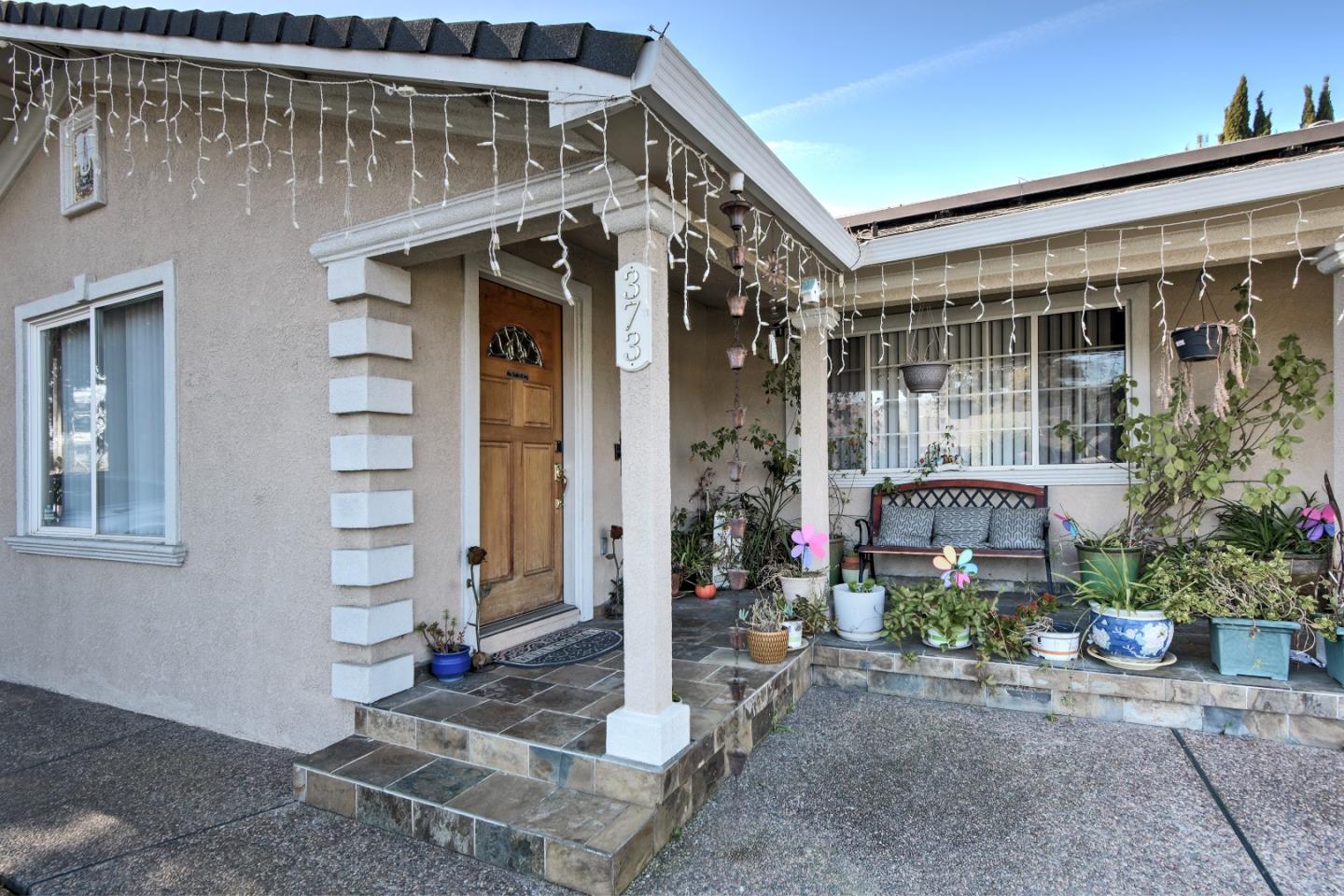 Detail Gallery Image 2 of 17 For 373 Doris Ave, San Jose,  CA 95127 - 5 Beds | 3 Baths
