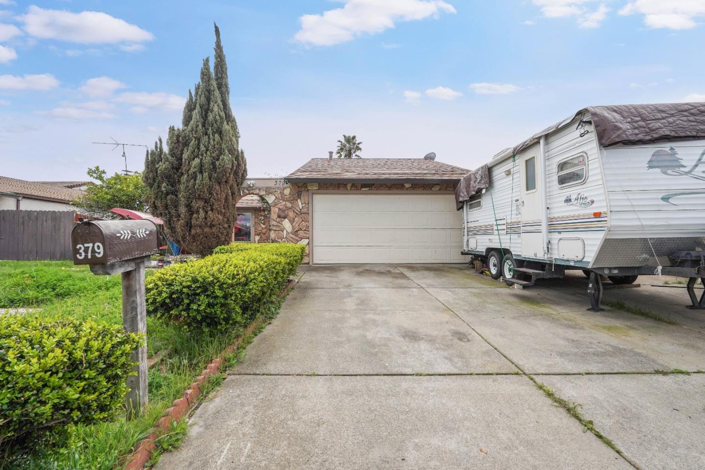 Detail Gallery Image 2 of 25 For 379 Meadows Dr, Vallejo,  CA 94589 - 3 Beds | 1 Baths