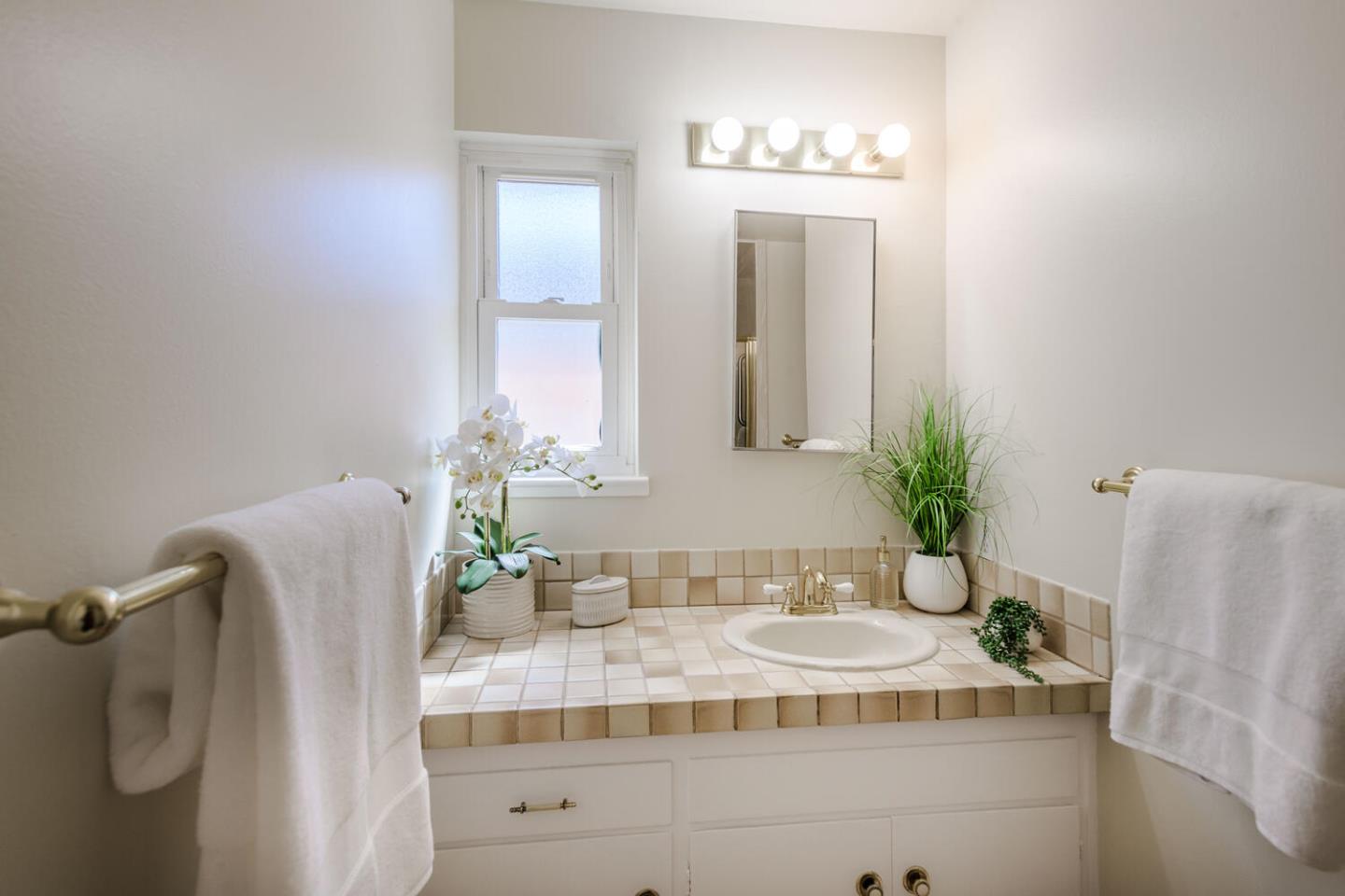 Detail Gallery Image 12 of 20 For 2224 Southampton Way, San Mateo,  CA 94403 - 3 Beds | 2 Baths