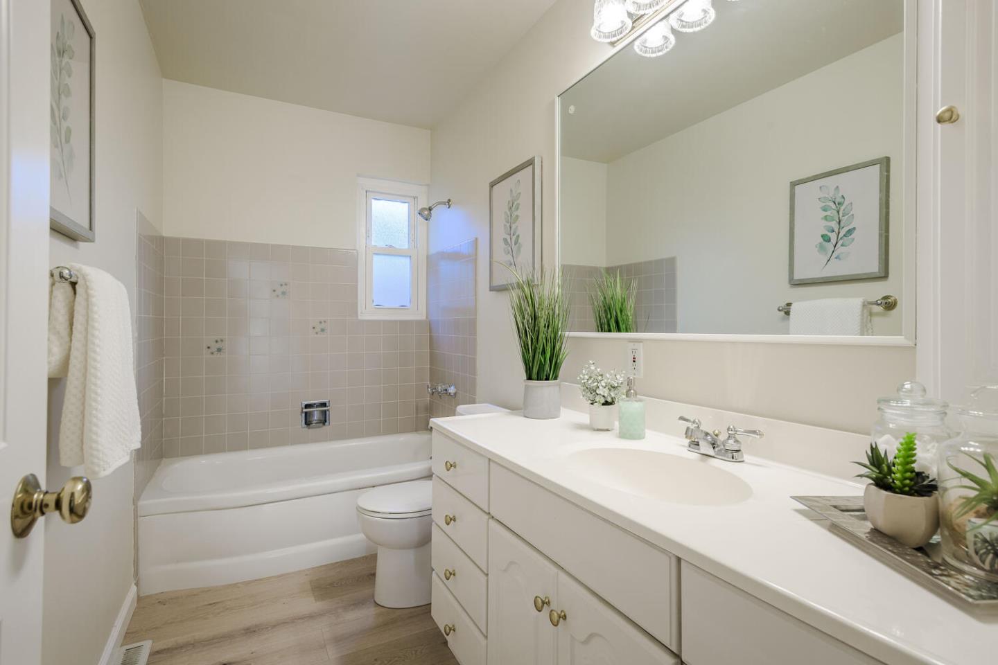 Detail Gallery Image 16 of 20 For 2224 Southampton Way, San Mateo,  CA 94403 - 3 Beds | 2 Baths