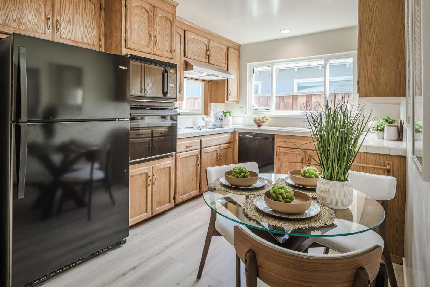 Detail Gallery Image 6 of 20 For 2224 Southampton Way, San Mateo,  CA 94403 - 3 Beds | 2 Baths