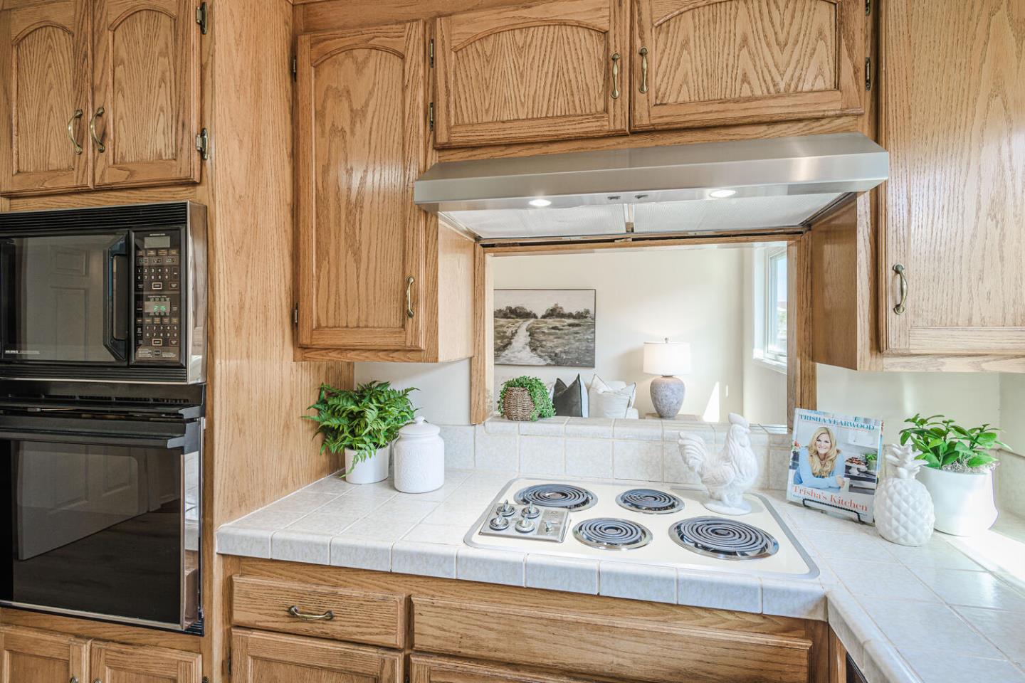 Detail Gallery Image 7 of 20 For 2224 Southampton Way, San Mateo,  CA 94403 - 3 Beds | 2 Baths