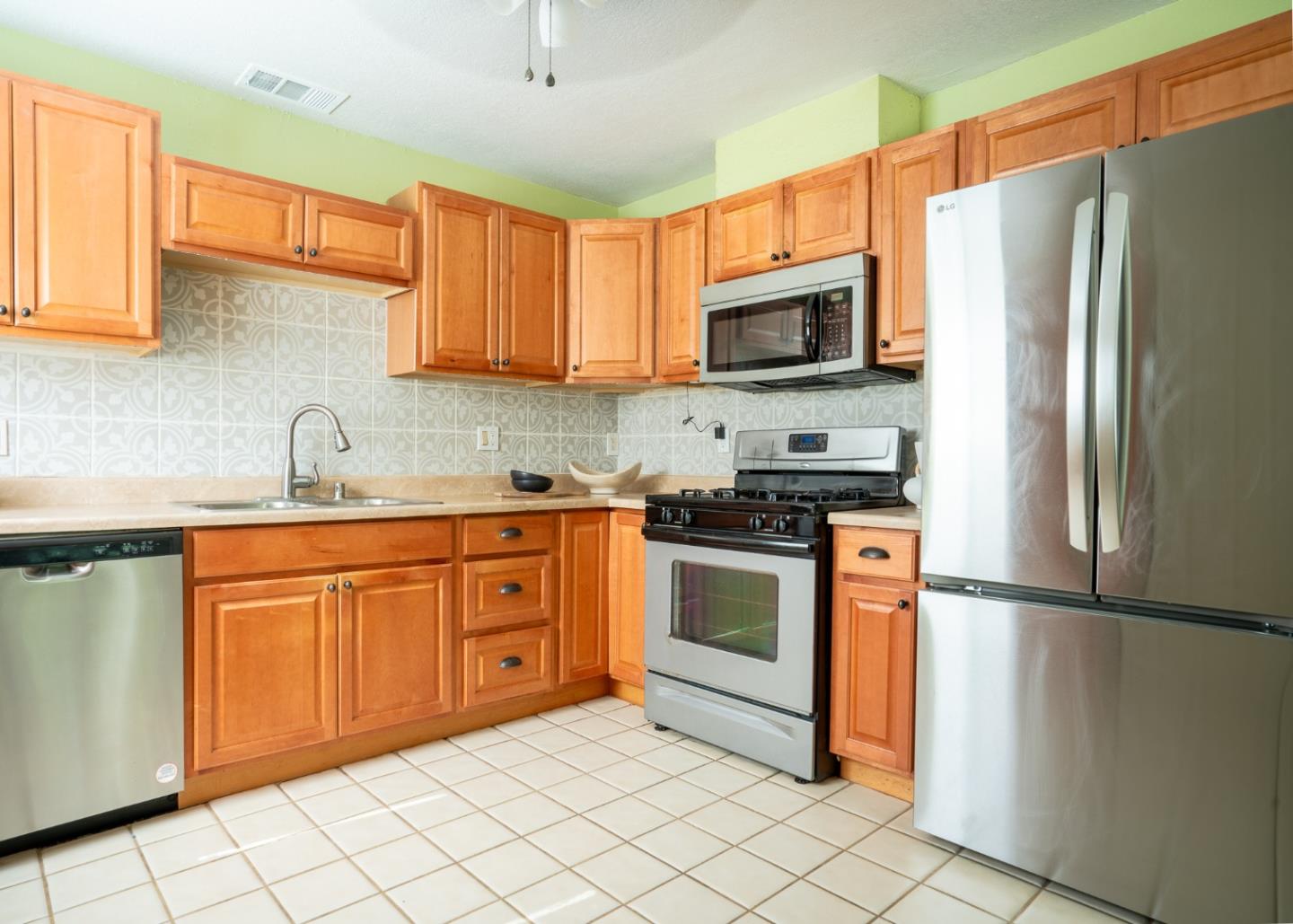 Detail Gallery Image 10 of 26 For 1725 Hogar Dr, San Jose,  CA 95124 - 3 Beds | 2 Baths