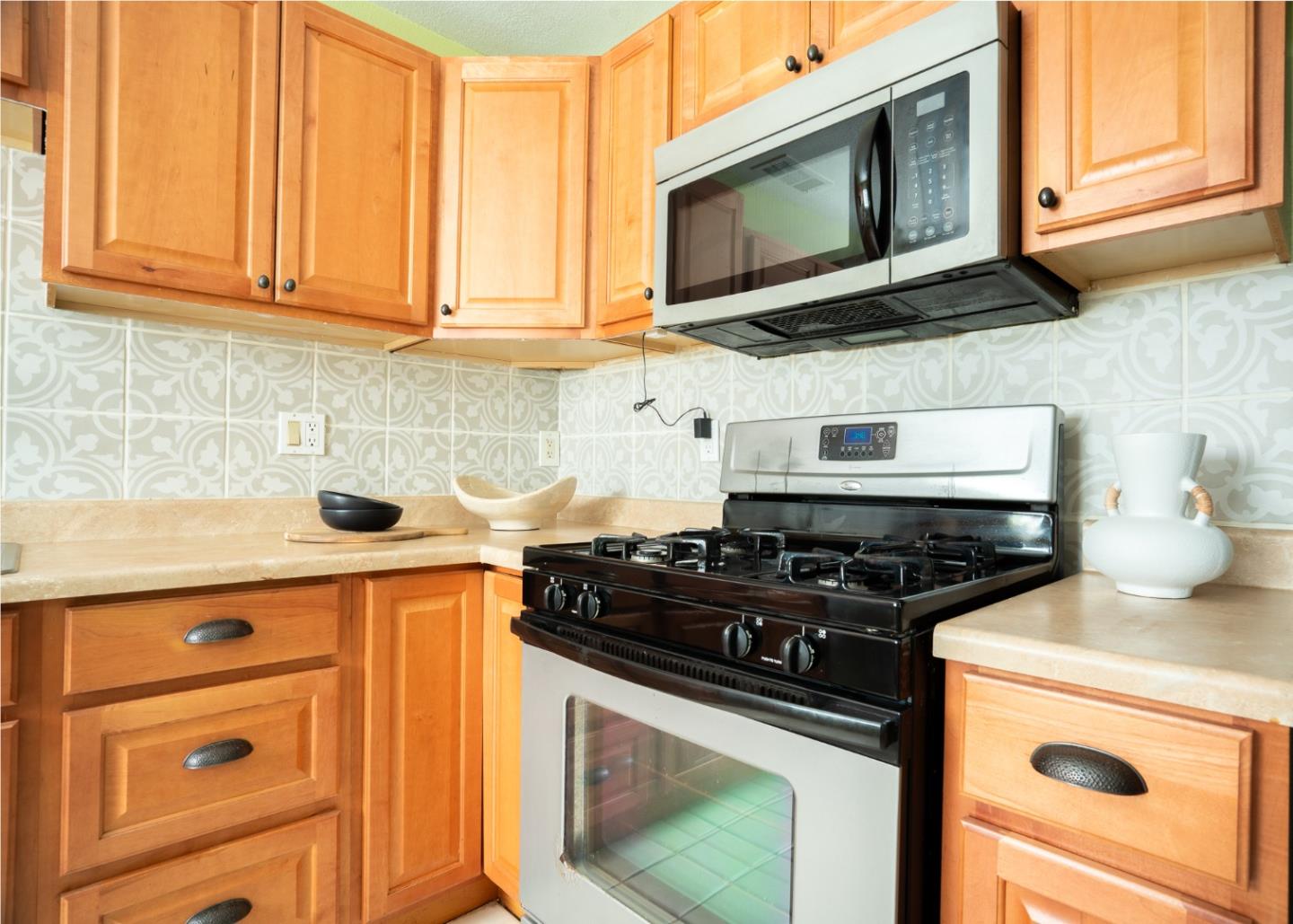 Detail Gallery Image 12 of 26 For 1725 Hogar Dr, San Jose,  CA 95124 - 3 Beds | 2 Baths