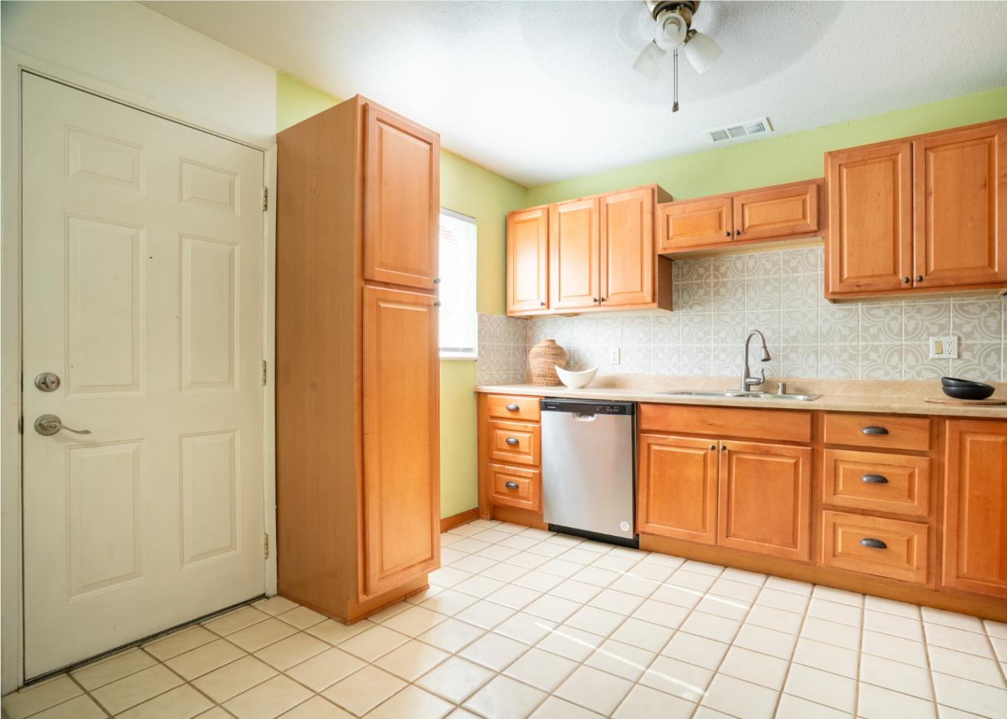 Detail Gallery Image 13 of 26 For 1725 Hogar Dr, San Jose,  CA 95124 - 3 Beds | 2 Baths