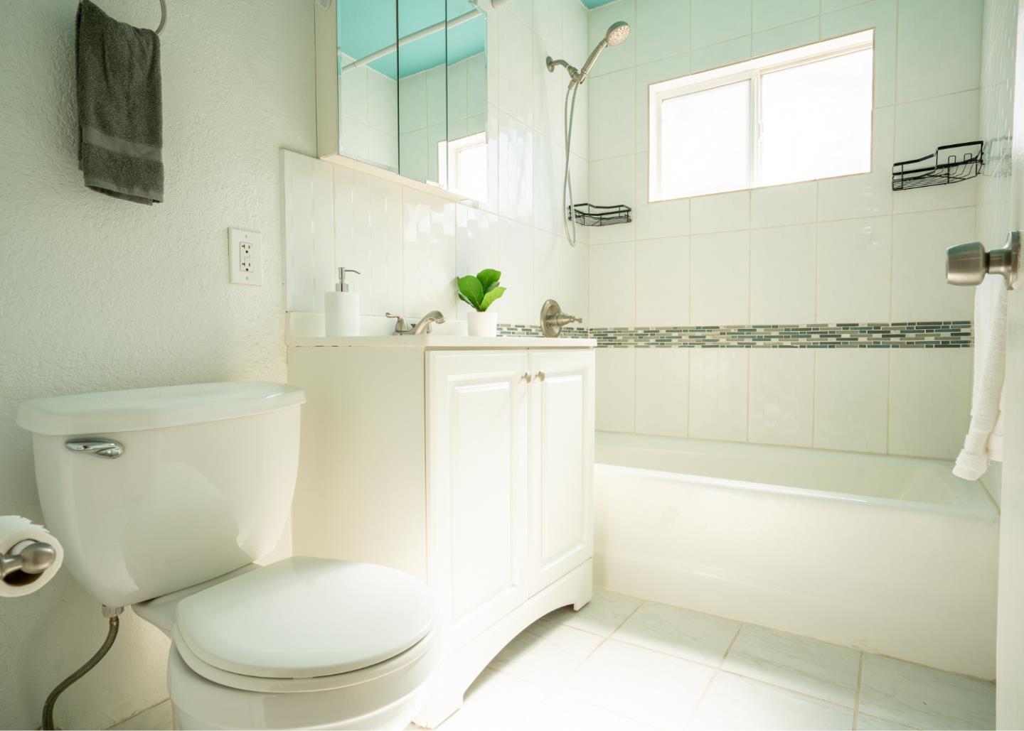 Detail Gallery Image 16 of 26 For 1725 Hogar Dr, San Jose,  CA 95124 - 3 Beds | 2 Baths