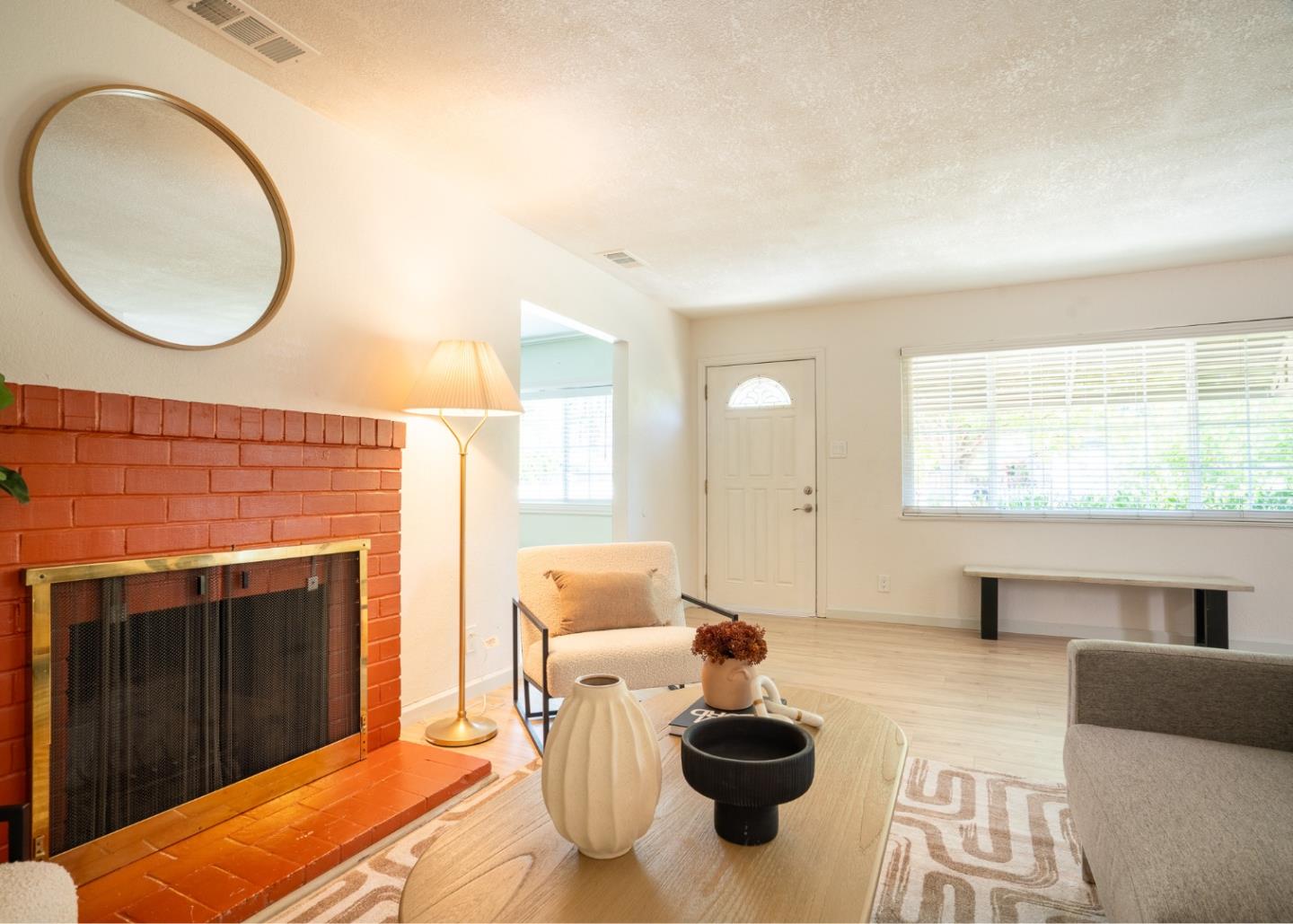 Detail Gallery Image 3 of 26 For 1725 Hogar Dr, San Jose,  CA 95124 - 3 Beds | 2 Baths