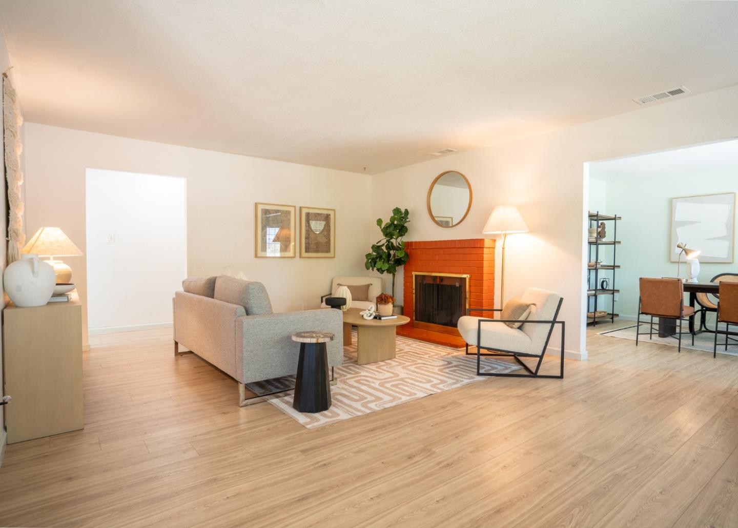 Detail Gallery Image 4 of 26 For 1725 Hogar Dr, San Jose,  CA 95124 - 3 Beds | 2 Baths
