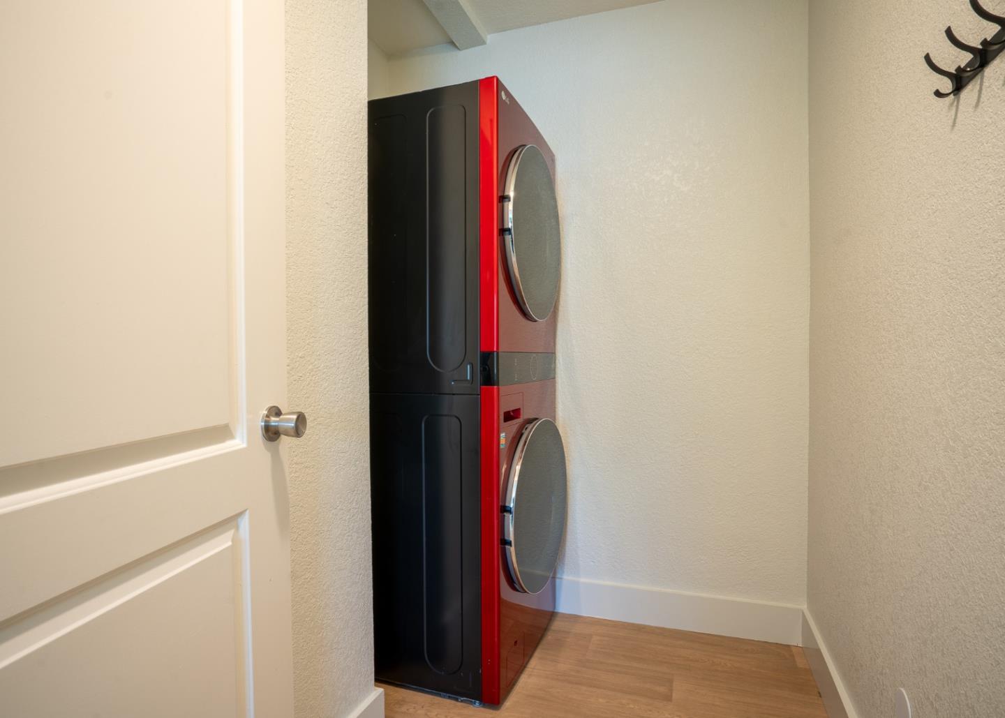 Detail Gallery Image 7 of 26 For 1725 Hogar Dr, San Jose,  CA 95124 - 3 Beds | 2 Baths