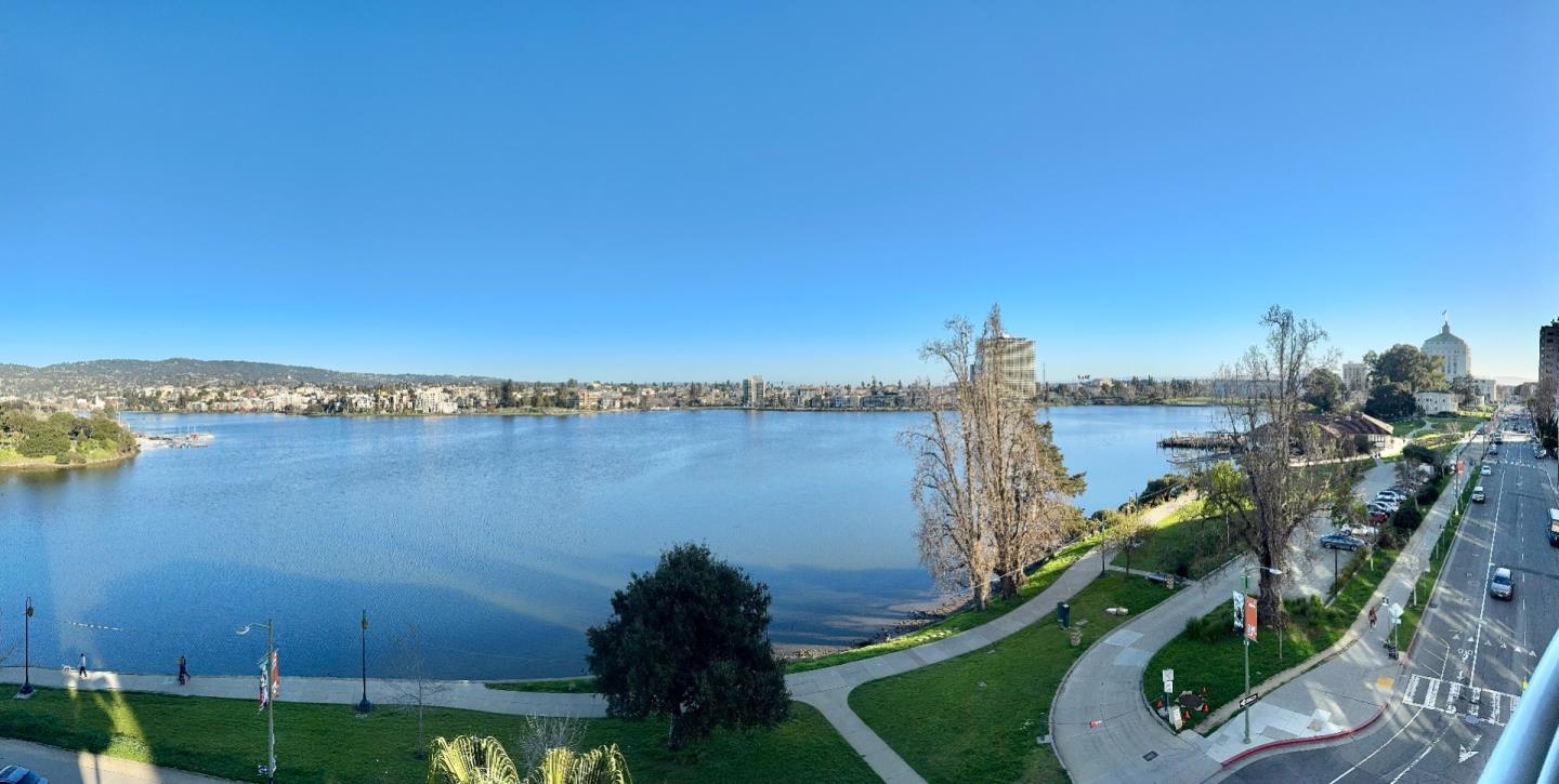 Detail Gallery Image 2 of 26 For 1 Lakeside Dr #602,  Oakland,  CA 94612 - 2 Beds | 2 Baths