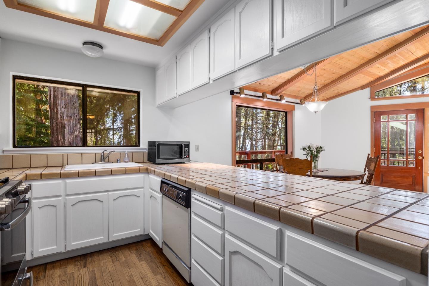 Detail Gallery Image 14 of 52 For 9755 Empire Grade, Santa Cruz,  CA 95060 - 3 Beds | 2 Baths