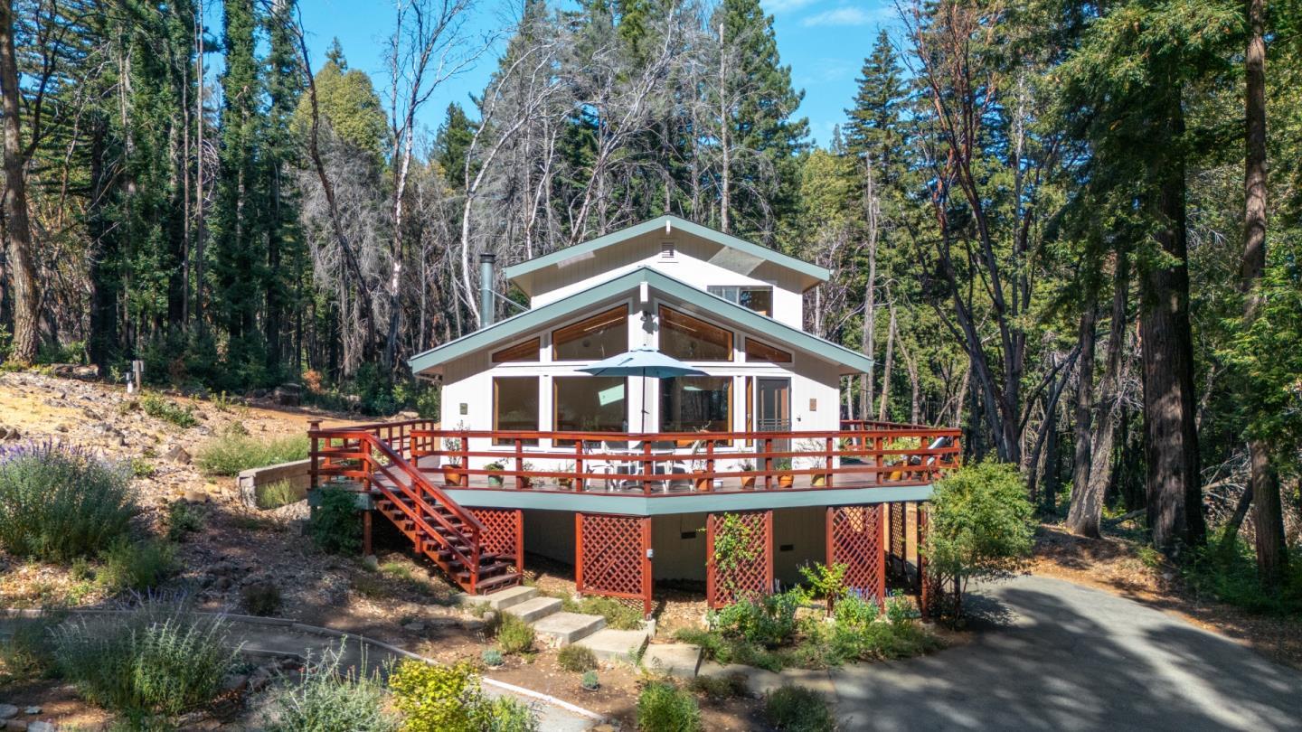 Detail Gallery Image 3 of 52 For 9755 Empire Grade, Santa Cruz,  CA 95060 - 3 Beds | 2 Baths
