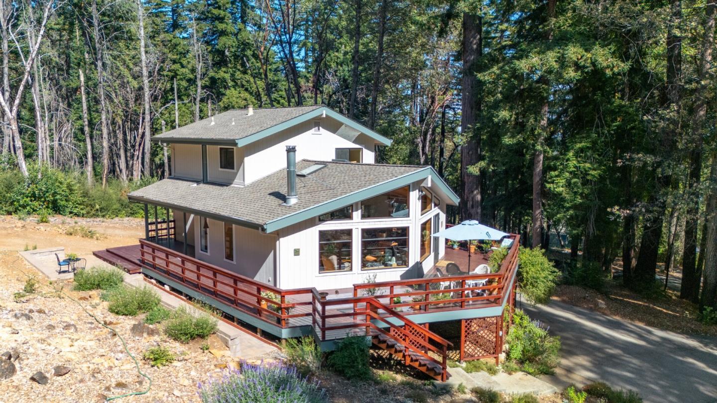 Detail Gallery Image 4 of 52 For 9755 Empire Grade, Santa Cruz,  CA 95060 - 3 Beds | 2 Baths