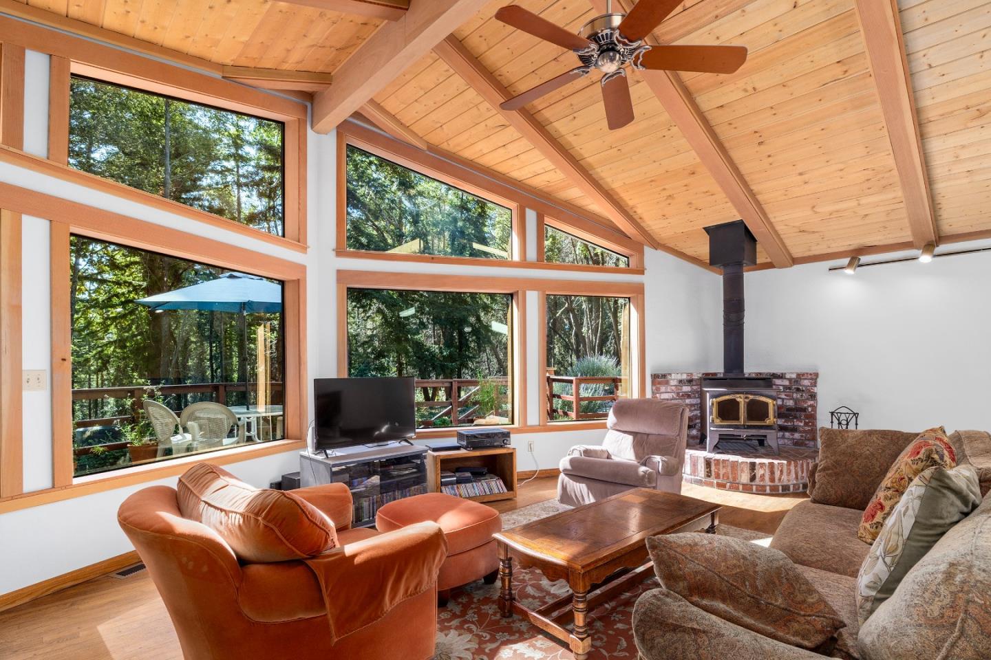 Detail Gallery Image 7 of 52 For 9755 Empire Grade, Santa Cruz,  CA 95060 - 3 Beds | 2 Baths