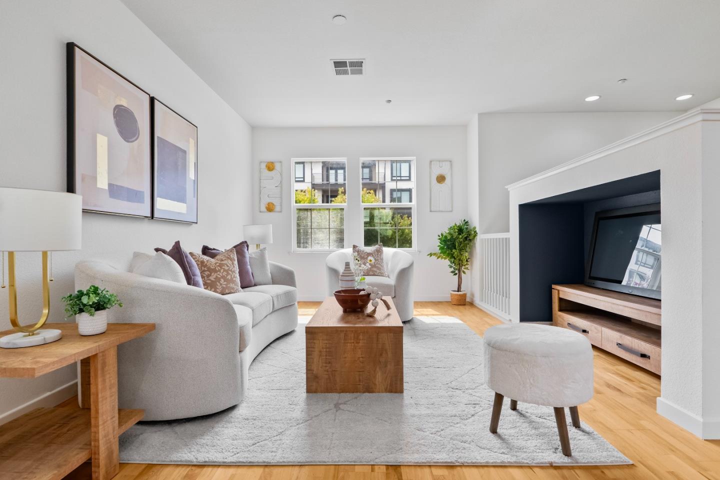 Detail Gallery Image 2 of 44 For 582 Kiholo Ter, Sunnyvale,  CA 94089 - 2 Beds | 2/1 Baths