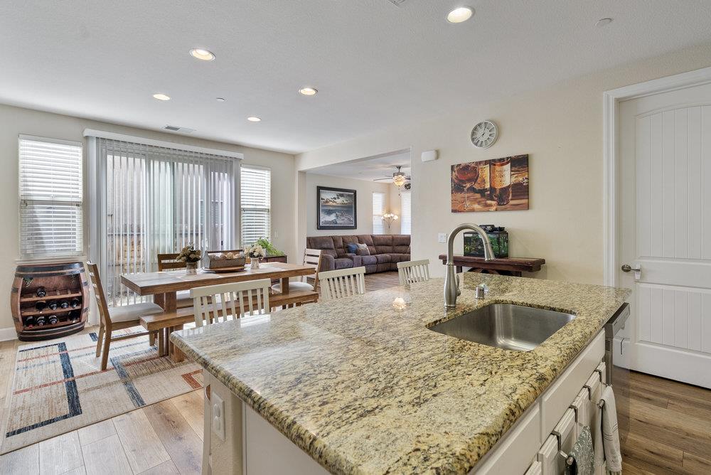 Detail Gallery Image 10 of 30 For 1618 Lily Ct, Hollister,  CA 95023 - 4 Beds | 2/1 Baths