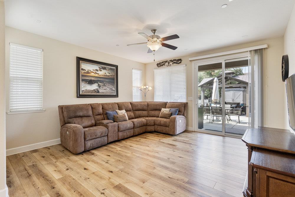 Detail Gallery Image 12 of 30 For 1618 Lily Ct, Hollister,  CA 95023 - 4 Beds | 2/1 Baths