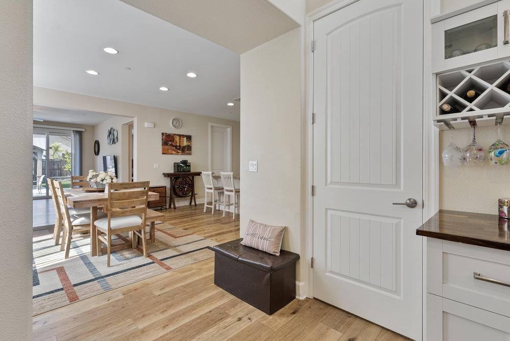 Detail Gallery Image 5 of 30 For 1618 Lily Ct, Hollister,  CA 95023 - 4 Beds | 2/1 Baths