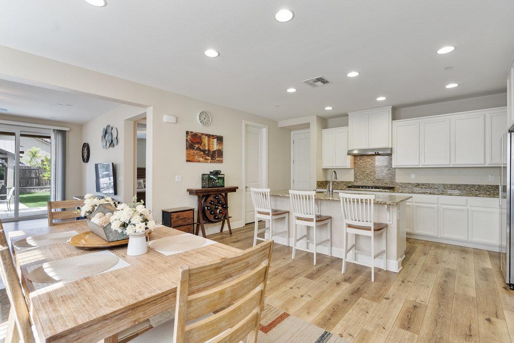 Detail Gallery Image 6 of 30 For 1618 Lily Ct, Hollister,  CA 95023 - 4 Beds | 2/1 Baths