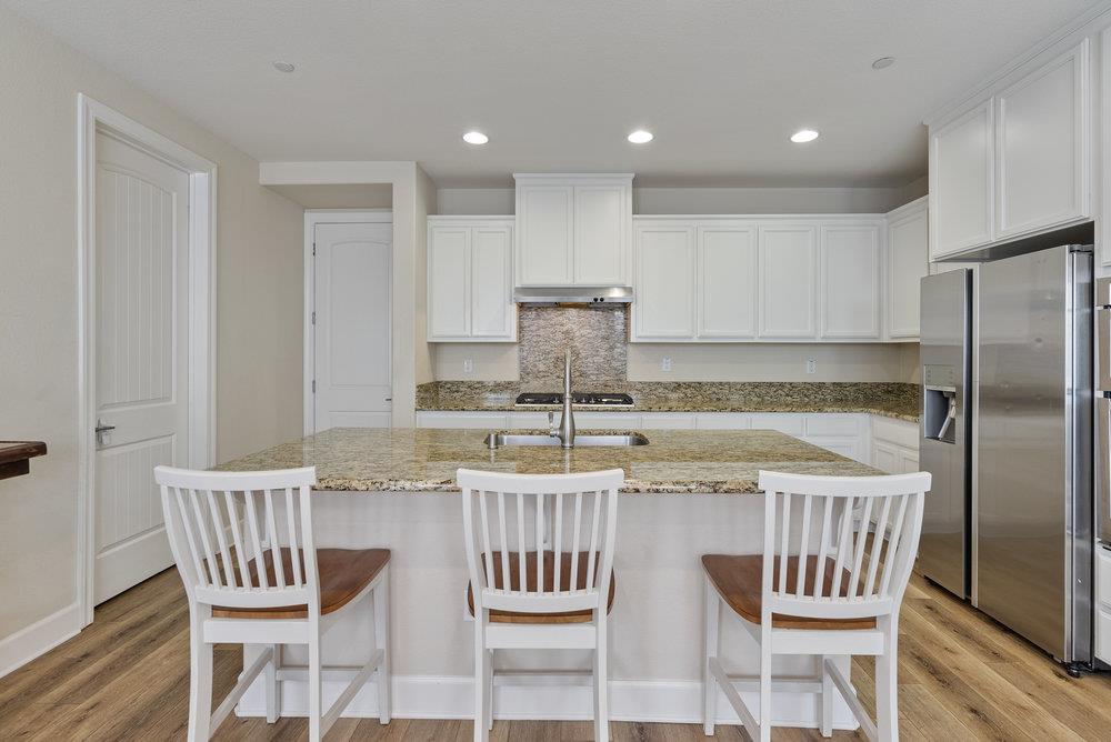 Detail Gallery Image 7 of 30 For 1618 Lily Ct, Hollister,  CA 95023 - 4 Beds | 2/1 Baths
