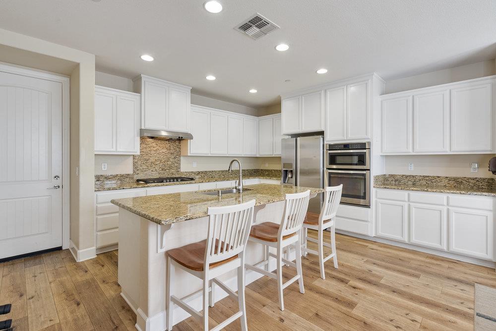 Detail Gallery Image 8 of 30 For 1618 Lily Ct, Hollister,  CA 95023 - 4 Beds | 2/1 Baths