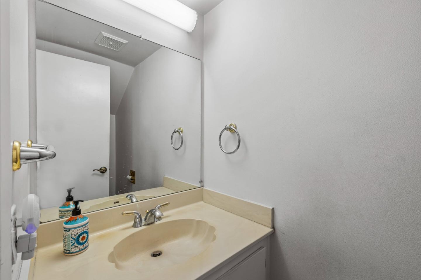 Detail Gallery Image 10 of 27 For 2324 Toiyabe Way, San Jose,  CA 95133 - 4 Beds | 2/1 Baths