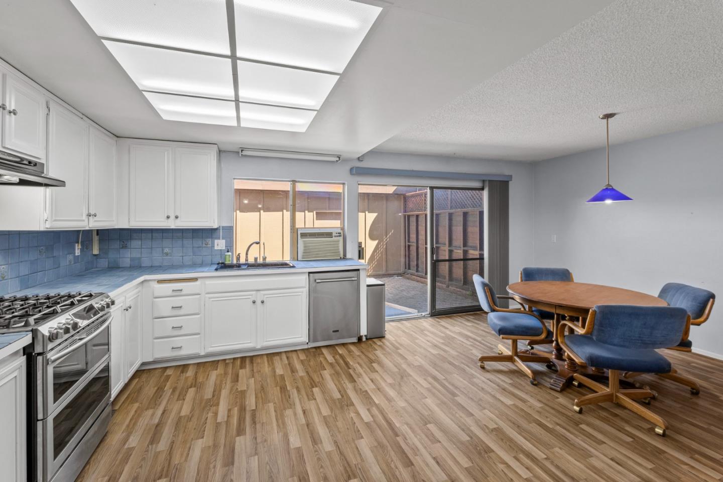 Detail Gallery Image 7 of 27 For 2324 Toiyabe Way, San Jose,  CA 95133 - 4 Beds | 2/1 Baths