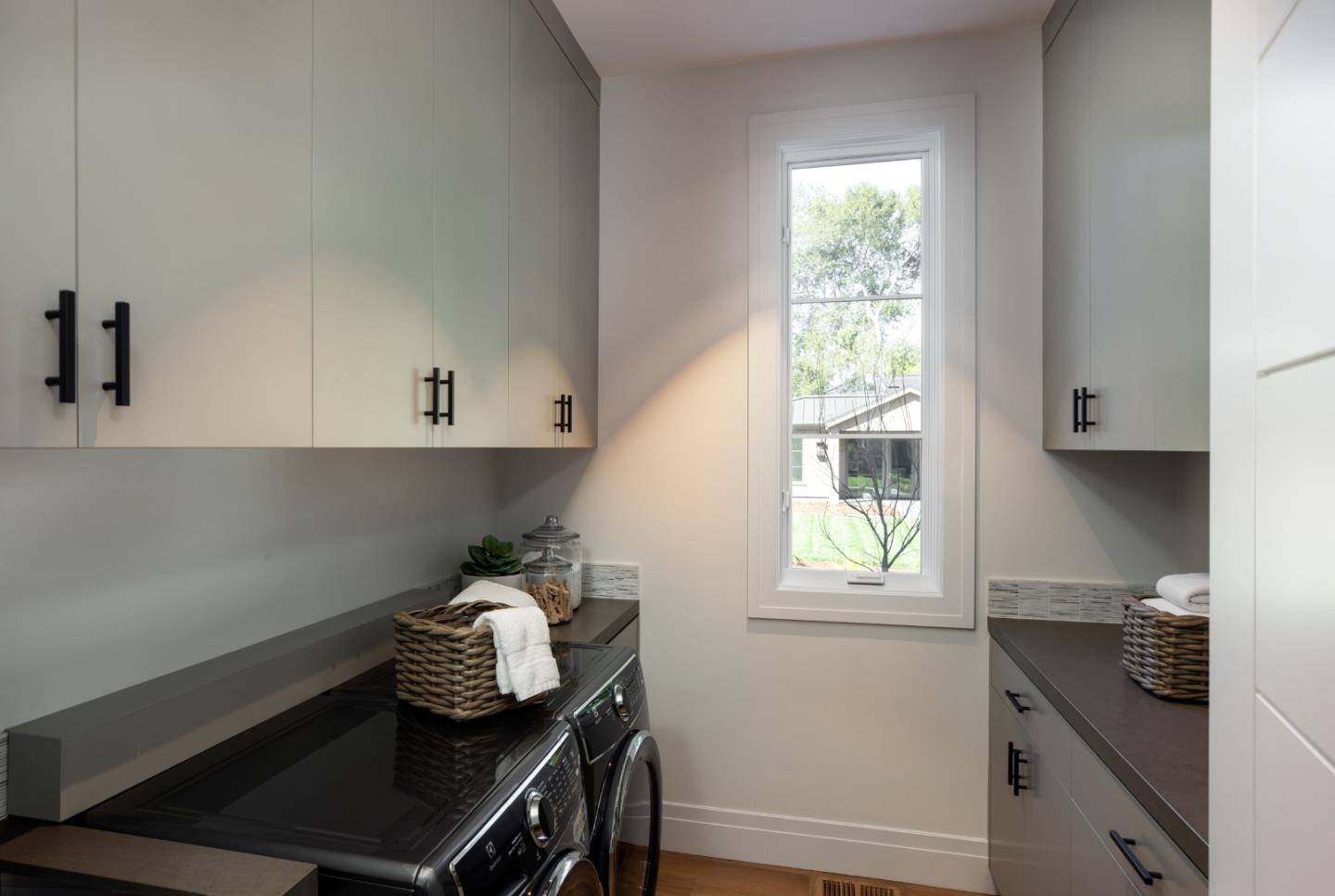 Detail Gallery Image 14 of 65 For 30 Adam Way, Atherton,  CA 94027 - 6 Beds | 6/2 Baths