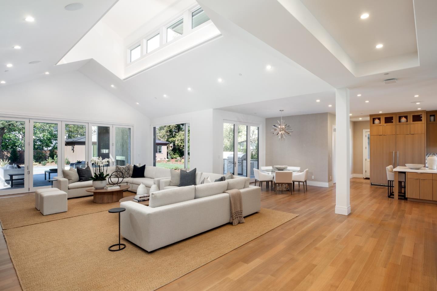 Detail Gallery Image 8 of 65 For 30 Adam Way, Atherton,  CA 94027 - 6 Beds | 6/2 Baths