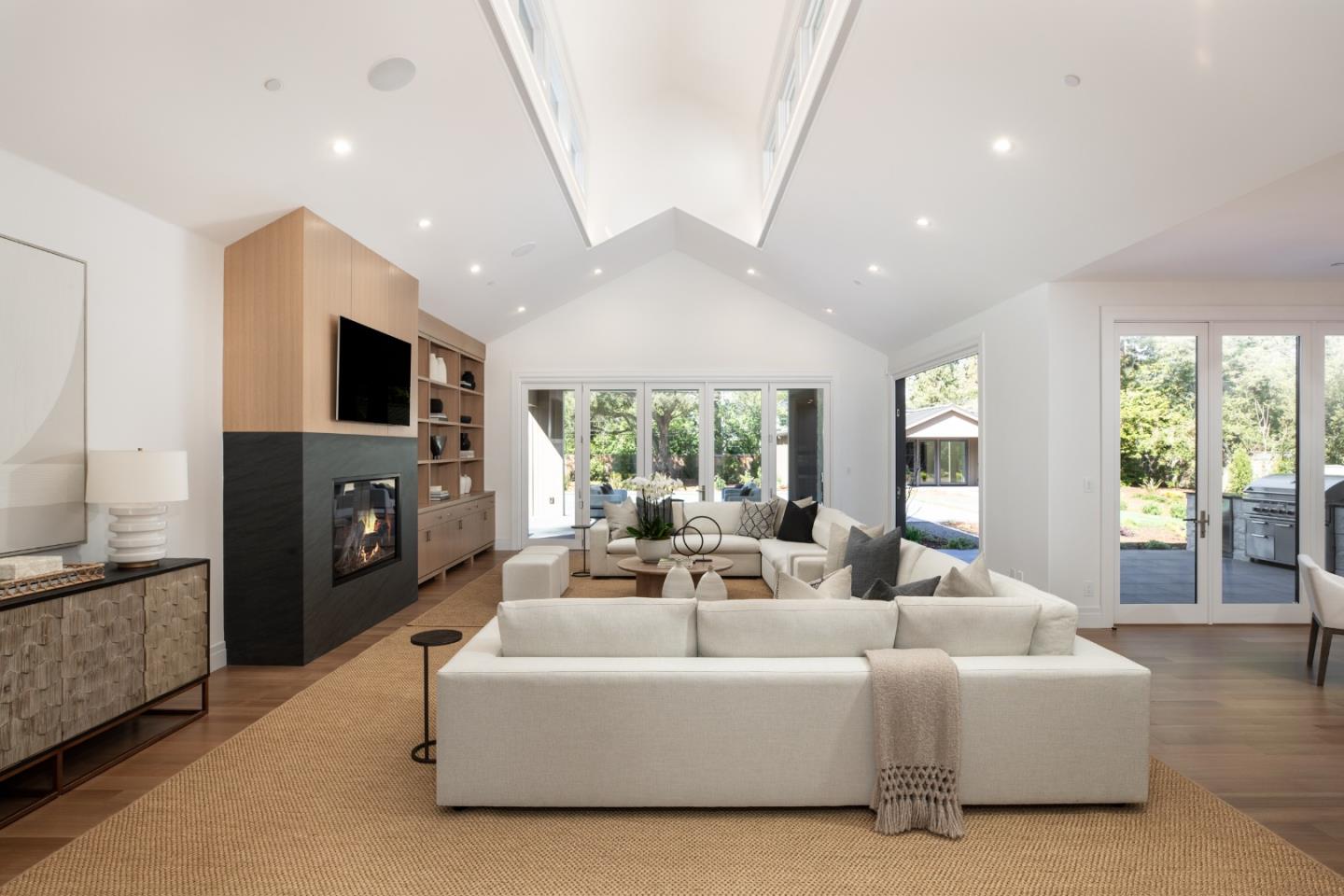 Detail Gallery Image 9 of 65 For 30 Adam Way, Atherton,  CA 94027 - 6 Beds | 6/2 Baths