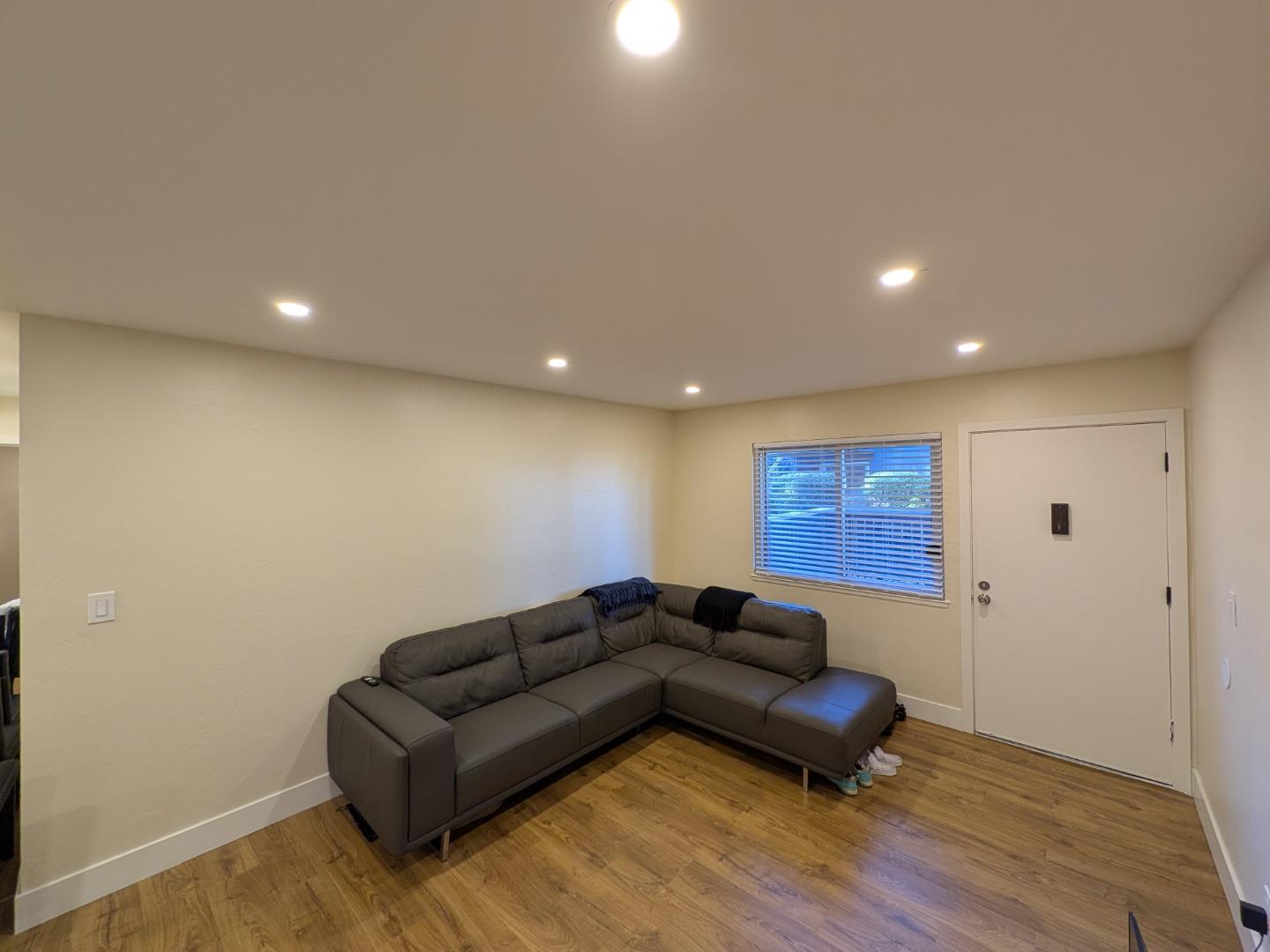 Detail Gallery Image 5 of 21 For 413 Piccadilly Pl #13,  San Bruno,  CA 94066 - 2 Beds | 1 Baths