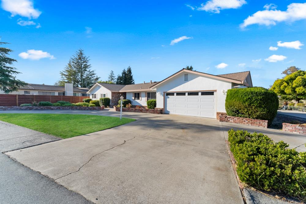 Detail Gallery Image 3 of 51 For 281 Donald Dr, Hollister,  CA 95023 - 3 Beds | 2 Baths