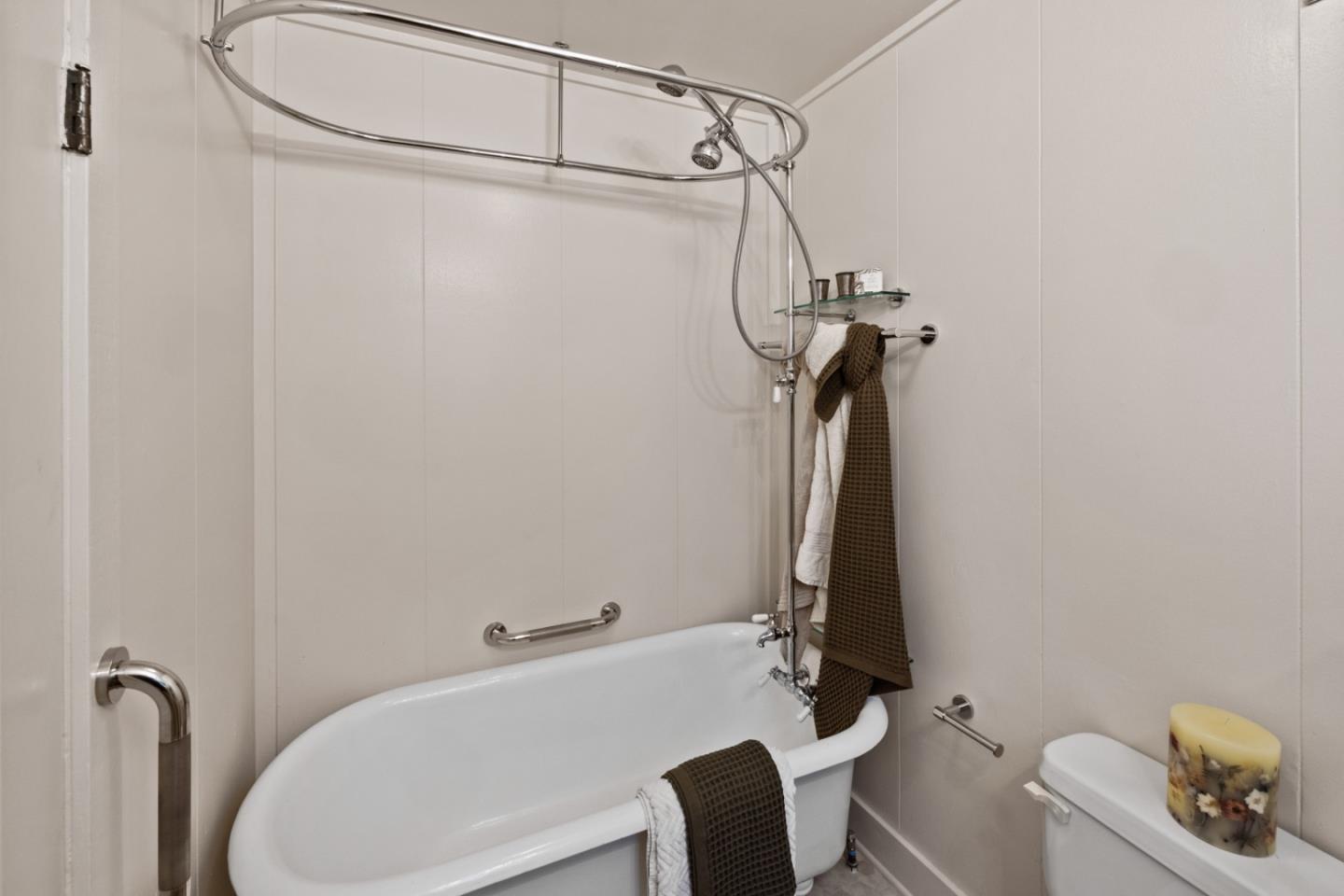 Detail Gallery Image 13 of 44 For 687 & 689 Mermaid Ave, Pacific Grove,  CA 93950 - 2 Beds | 1 Baths