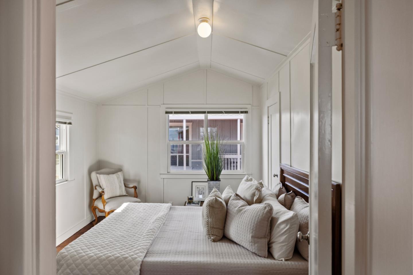 Detail Gallery Image 17 of 44 For 687 & 689 Mermaid Ave, Pacific Grove,  CA 93950 - 2 Beds | 1 Baths