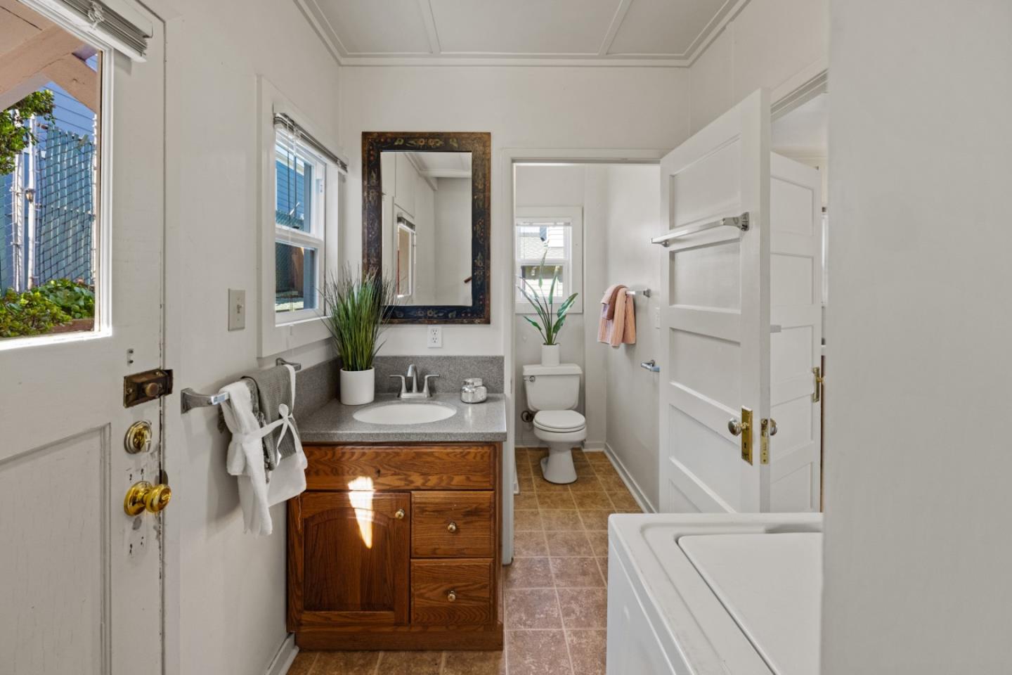 Detail Gallery Image 32 of 44 For 687 & 689 Mermaid Ave, Pacific Grove,  CA 93950 - 2 Beds | 1 Baths