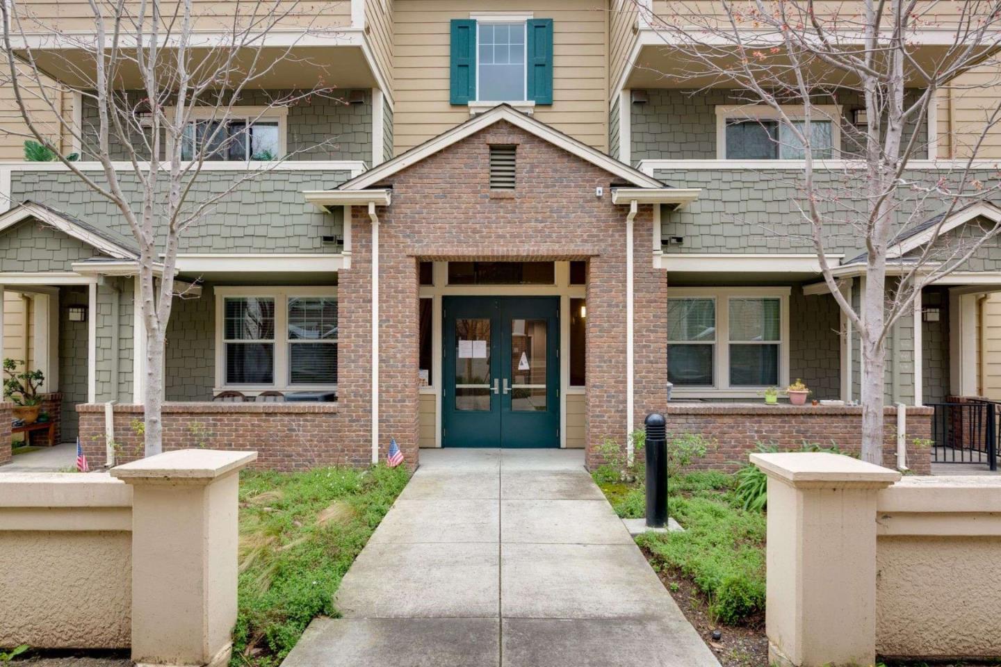 Detail Gallery Image 2 of 28 For 1037 Scotia Ter #304,  Sunnyvale,  CA 94089 - 2 Beds | 2 Baths