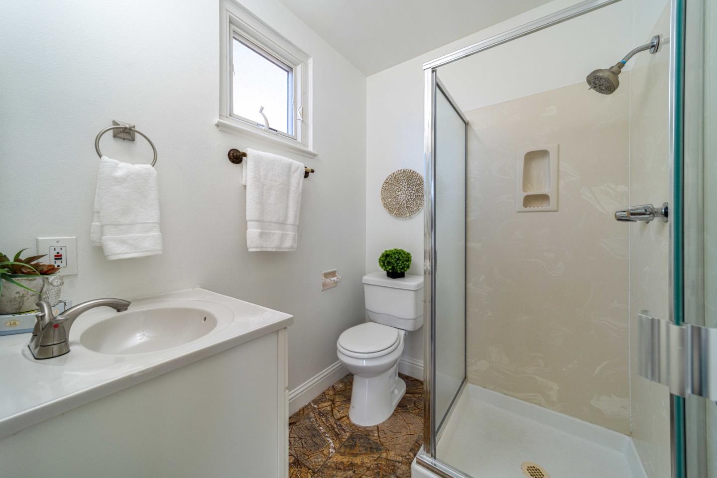 Detail Gallery Image 14 of 28 For 1603 via Lacqua, San Lorenzo,  CA 94580 - 3 Beds | 2 Baths