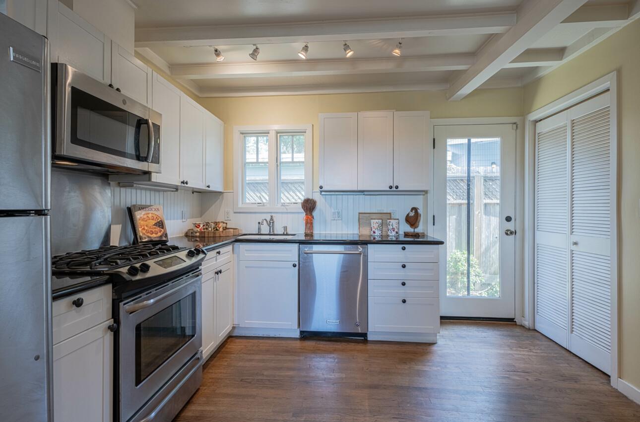 Detail Gallery Image 10 of 28 For 1205 Shafter Ave, Pacific Grove,  CA 93950 - 2 Beds | 1/1 Baths