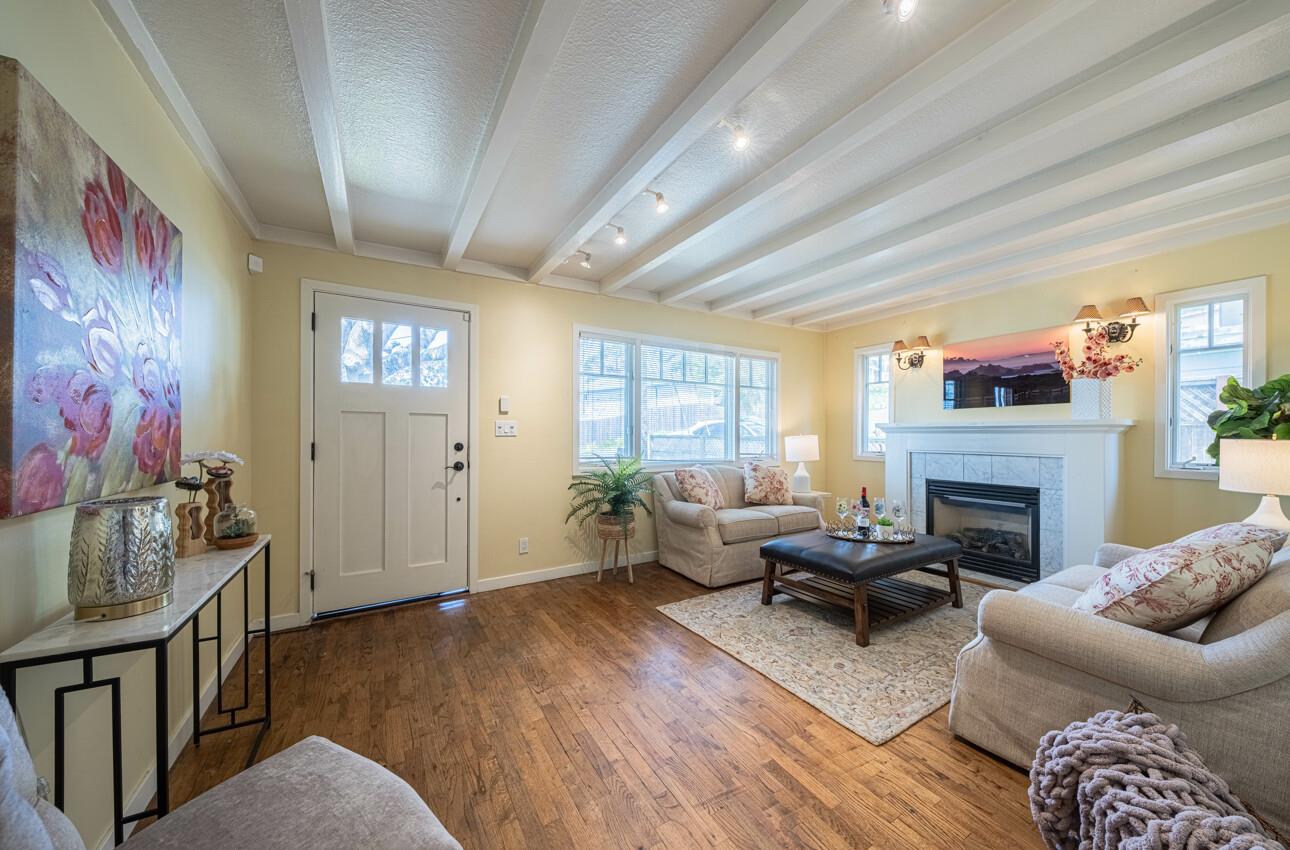 Detail Gallery Image 4 of 28 For 1205 Shafter Ave, Pacific Grove,  CA 93950 - 2 Beds | 1/1 Baths
